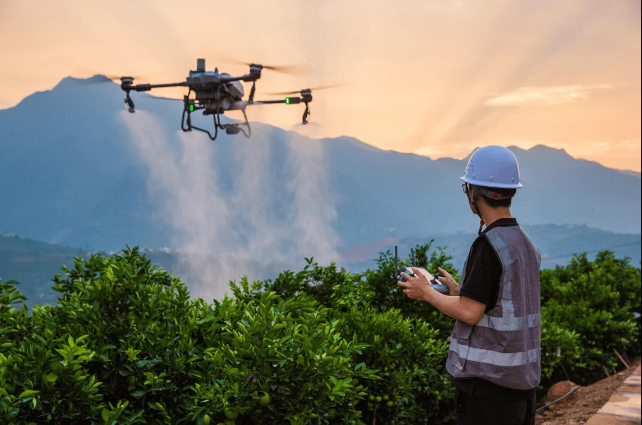 Agriculture Drones vs. Traditional Spraying A Comprehensive Comparison-3