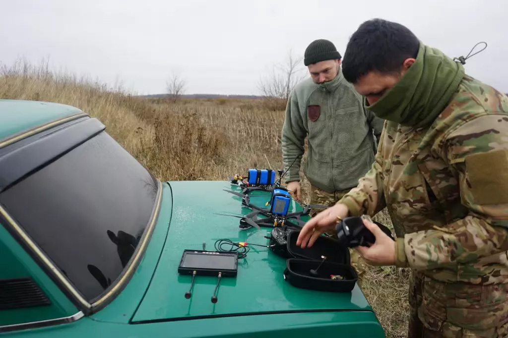 Pringles Cans as Drone Bombs Ukraine's Battlefield Ingenuity Redefines FPV Drone Warfare in 2025 – Lessons for Heavy Lift Innovations-1