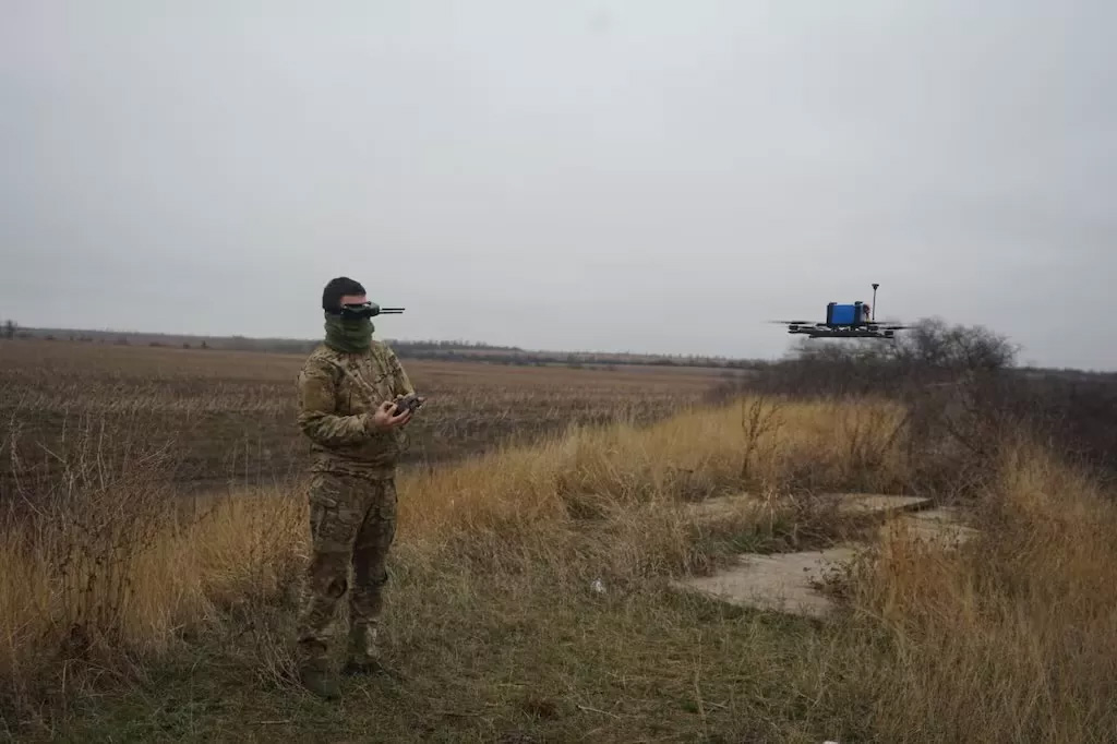 Pringles Cans as Drone Bombs Ukraine's Battlefield Ingenuity Redefines FPV Drone Warfare in 2025 – Lessons for Heavy Lift Innovations-2